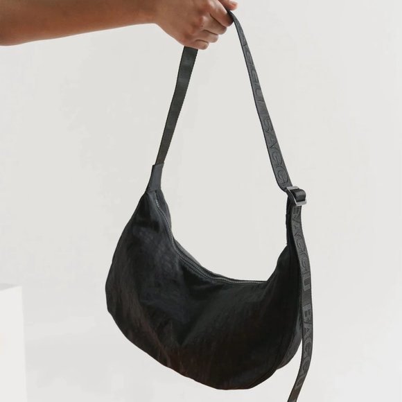 BAGGU Handbags - NWT BAGGU Crescent Bag Medium Black